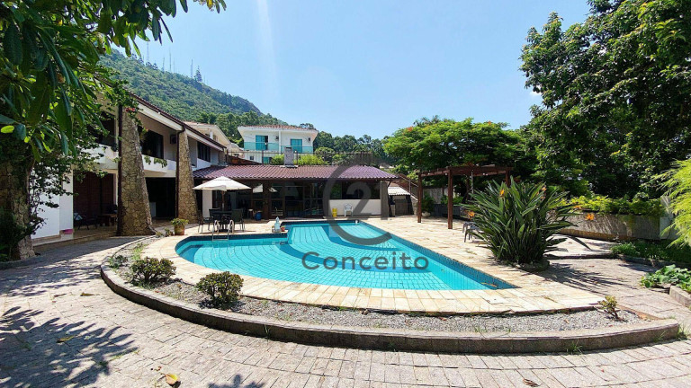Imagem Casa com 6 Quartos à Venda, 411 m² em Trindade - Florianópolis Imagem Casa com 6 Quartos à Venda, 411 m² em Trindade - Florianópolis