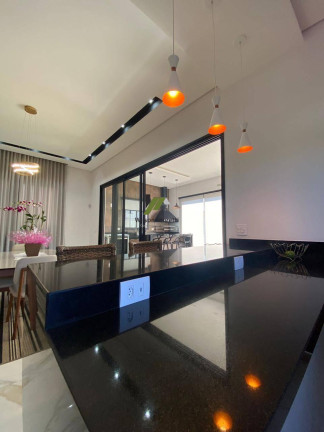 Imagem Casa de Condomínio com 3 Quartos à Venda, 258 m²