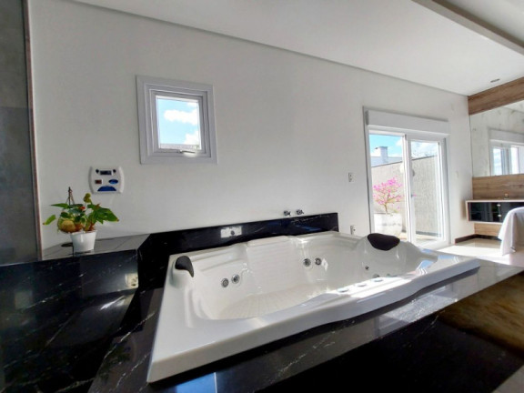 Imagem Casa com 3 Quartos à Venda, 275 m²