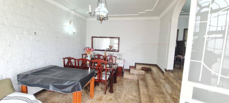 Imagem Casa com 4 Quartos à Venda, 240 m² Imagem Casa com 4 Quartos à Venda, 240 m²