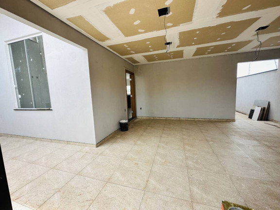 Casa com 3 Quartos à Venda, 196 m² em Residencial Ouro Verde - Botucatu