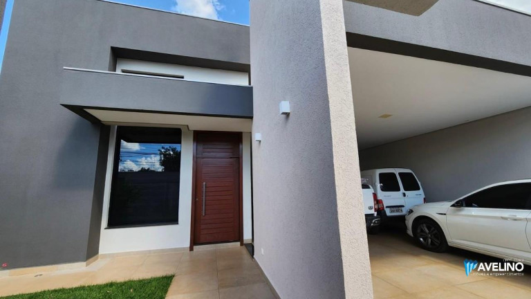 Imagem Sobrado com 3 Quartos à Venda, 260 m² em Amambaí - Campo Grande