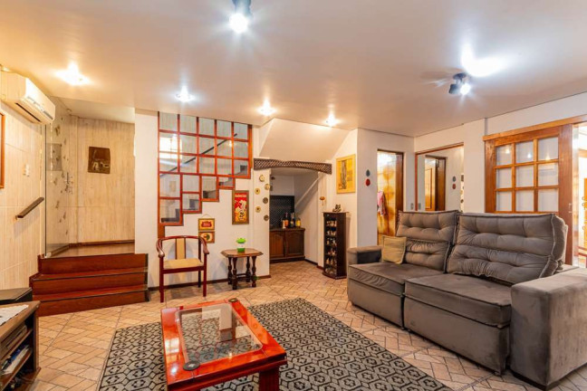 Imagem Casa com 3 Quartos à Venda,  em Medianeira - Porto Alegre