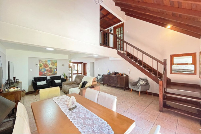 Imagem Casa com 4 Quartos à Venda, 220 m² em Ipanema - Porto Alegre Imagem Casa com 4 Quartos à Venda, 220 m² em Ipanema - Porto Alegre