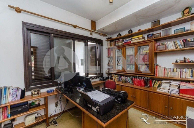 Imagem Casa com 5 Quartos à Venda, 530 m² em Jardim Lindóia - Porto Alegre Imagem Casa com 5 Quartos à Venda, 530 m² em Jardim Lindóia - Porto Alegre