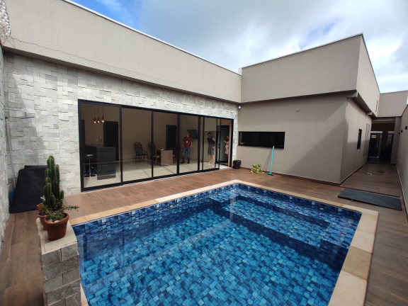 Imagem Imóvel com 
            	3             Quartos à Venda, 264 m² em 
            	Jardim Marista             - 
            	Trindade            