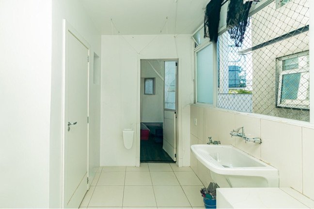 Imagem Imóvel com 3 Quartos à Venda, em Moinhos De Vento - Porto Alegre Imagem Imóvel com 3 Quartos à Venda, em Moinhos De Vento - Porto Alegre