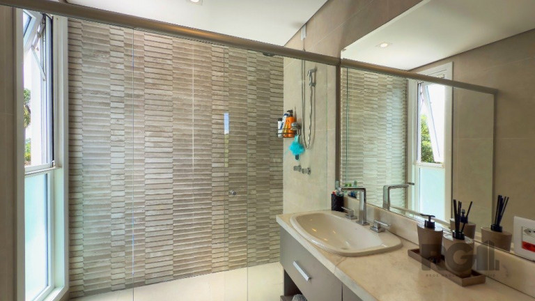 Imagem Casa com 3 Quartos à Venda, 333 m² em Teresópolis - Porto Alegre Imagem Casa com 3 Quartos à Venda, 333 m² em Teresópolis - Porto Alegre