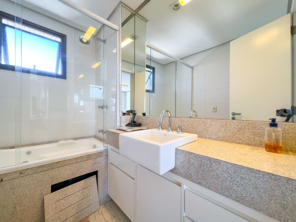 Imagem Apartamento com 3 Quartos à Venda, 160 m² em Moinhos De Vento - Porto Alegre Imagem Apartamento com 3 Quartos à Venda, 160 m² em Moinhos De Vento - Porto Alegre