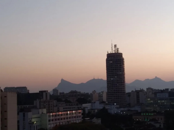 Imagem Imóvel com 2 Quartos à Venda, 80 m² em Centro - Niterói Imagem Imóvel com 2 Quartos à Venda, 80 m² em Centro - Niterói