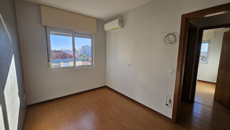 Imagem Imóvel com 2 Quartos à Venda,  em Passo Da Areia - Porto Alegre