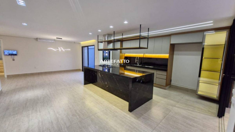 Imagem Casa com 3 Quartos à Venda, 238 m² Imagem Casa com 3 Quartos à Venda, 238 m²