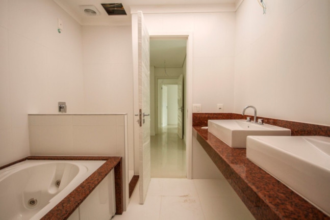 Imagem Cobertura com 3 Quartos à Venda, 176 m² em Três Figueiras - Porto Alegre Imagem Cobertura com 3 Quartos à Venda, 176 m² em Três Figueiras - Porto Alegre