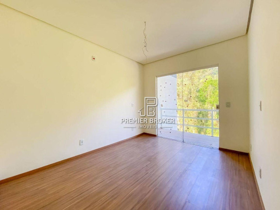 Imagem Casa com 4 Quartos à Venda, 216 m² em Granja Guarani - Teresópolis