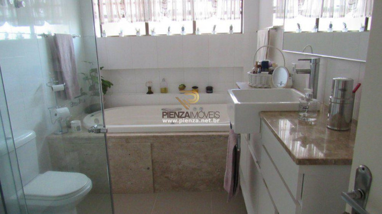 Imagem Casa com 3 Quartos à Venda, 282 m² em Centro - Concórdia Imagem Casa com 3 Quartos à Venda, 282 m² em Centro - Concórdia