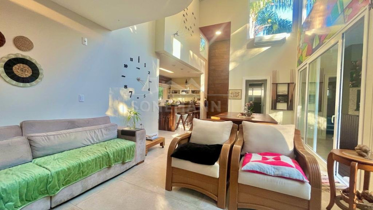 Imagem Casa com 3 Quartos à Venda, 230 m² em Itacorubi - Florianópolis Imagem Casa com 3 Quartos à Venda, 230 m² em Itacorubi - Florianópolis