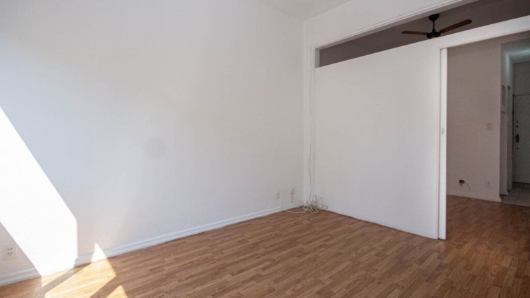 Imagem Imóvel com 1 Quarto à Venda, 26 m² em Copacabana - Rio De Janeiro Imagem Imóvel com 1 Quarto à Venda, 26 m² em Copacabana - Rio De Janeiro
