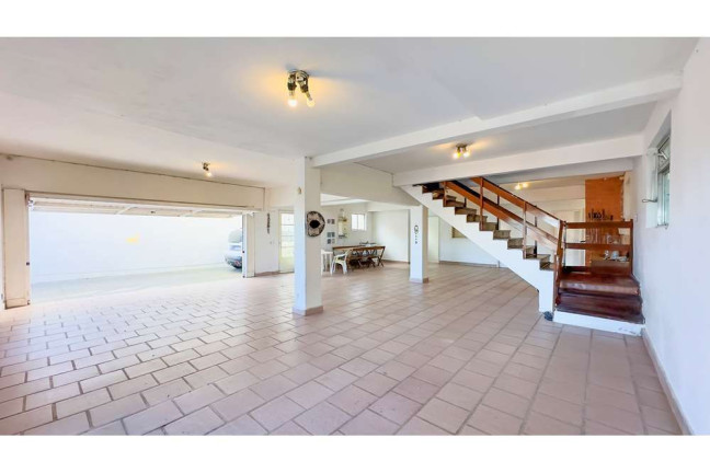 Imagem Casa com 4 Quartos à Venda, 394 m² em Vila Assunção - Porto Alegre Imagem Casa com 4 Quartos à Venda, 394 m² em Vila Assunção - Porto Alegre