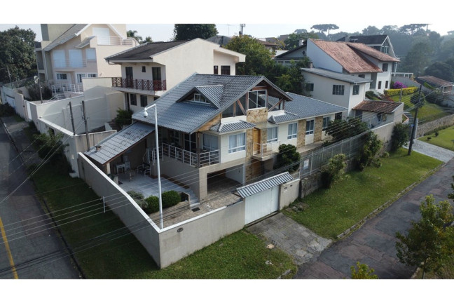 Imagem Casa com 4 Quartos à Venda, 320 m² em Santo Inácio - Curitiba Imagem Casa com 4 Quartos à Venda, 320 m² em Santo Inácio - Curitiba