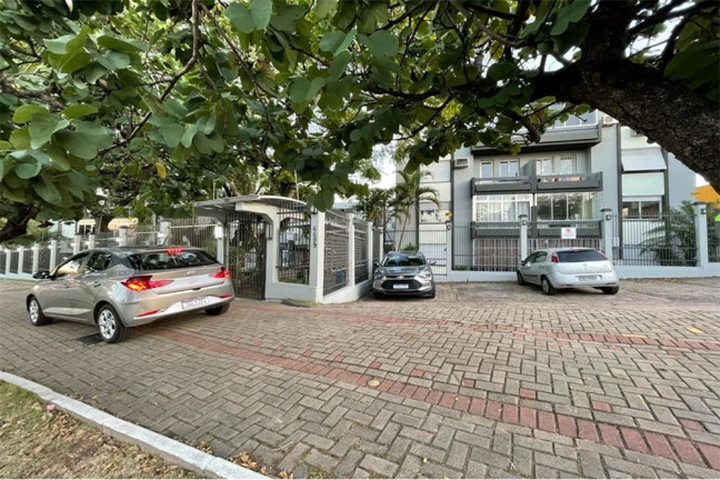 Imagem Imóvel com 1 Quarto à Venda, em Petrópolis - Porto Alegre Imagem Imóvel com 1 Quarto à Venda, em Petrópolis - Porto Alegre