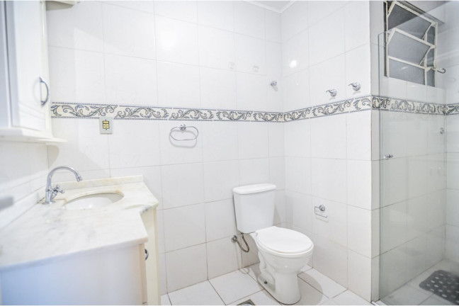 Imagem Imóvel com 2 Quartos à Venda, 71 m² em Cristal - Porto Alegre Imagem Imóvel com 2 Quartos à Venda, 71 m² em Cristal - Porto Alegre