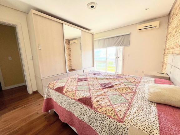 Imagem Casa com 3 Quartos à Venda, 300 m² em Vila Nova - Porto Alegre Imagem Casa com 3 Quartos à Venda, 300 m² em Vila Nova - Porto Alegre