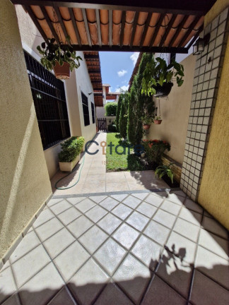 Imagem Casa com 3 Quartos à Venda, 360 m² em Edson Queiroz - Fortaleza Imagem Casa com 3 Quartos à Venda, 360 m² em Edson Queiroz - Fortaleza