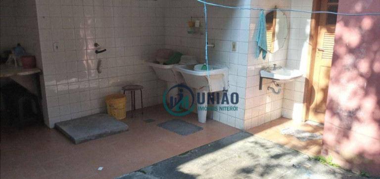 Imagem Casa com 5 Quartos à Venda, 250 m² em Maria Paula - Niterói