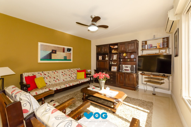 Imagem Casa com 3 Quartos à Venda, 230 m² em Petrópolis - Porto Alegre Imagem Casa com 3 Quartos à Venda, 230 m² em Petrópolis - Porto Alegre