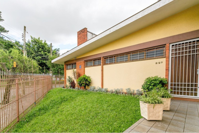 Imagem Casa com 3 Quartos à Venda, 214 m² em São Sebastião - Porto Alegre Imagem Casa com 3 Quartos à Venda, 214 m² em São Sebastião - Porto Alegre