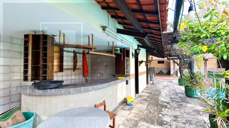 Imagem Casa com 8 Quartos à Venda, 650 m² em Cidade Dos Funcionários - Fortaleza Imagem Casa com 8 Quartos à Venda, 650 m² em Cidade Dos Funcionários - Fortaleza