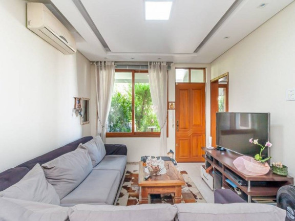 Imagem Casa com 3 Quartos à Venda, 204 m² em Jardim Sabará - Porto Alegre Imagem Casa com 3 Quartos à Venda, 204 m² em Jardim Sabará - Porto Alegre