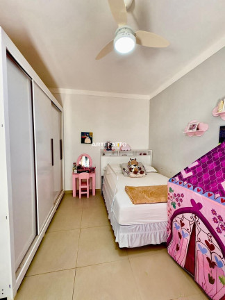 Imagem Casa com 2 Quartos à Venda, 250 m² Imagem Casa com 2 Quartos à Venda, 250 m²