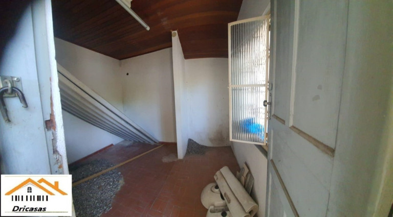 Imagem Sobrado com 6 Quartos à Venda, em Senador Camará - Rio De Janeiro Imagem Sobrado com 6 Quartos à Venda, em Senador Camará - Rio De Janeiro