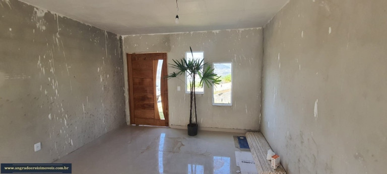 Imagem Casa com 1 Quarto à Venda, 400 m² em Campo Grande - Rio De Janeiro Imagem Casa com 1 Quarto à Venda, 400 m² em Campo Grande - Rio De Janeiro
