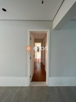 Imagem Apartamento com 3 Quartos à Venda, 242 m² Imagem Apartamento com 3 Quartos à Venda, 242 m²