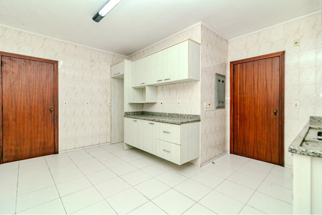 Imagem Casa com 3 Quartos à Venda, 243 m² em Menino Deus - Porto Alegre Imagem Casa com 3 Quartos à Venda, 243 m² em Menino Deus - Porto Alegre