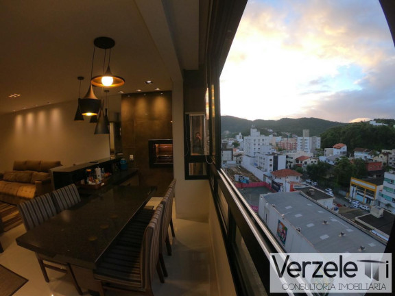 Imagem Apartamento com 2 Quartos à Venda, 77 m² em Centro - Balneário Camboriú