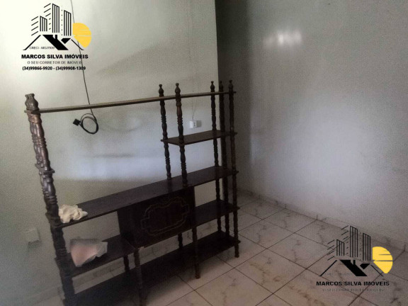 Imagem Casa com 3 Quartos à Venda, 300 m² em Segismundo Pereira - Uberlândia Imagem Casa com 3 Quartos à Venda, 300 m² em Segismundo Pereira - Uberlândia
