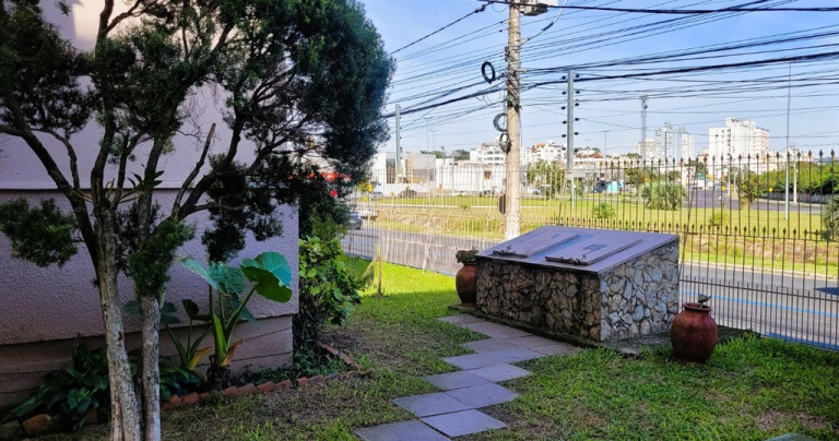 Imagem Imóvel com 2 Quartos à Venda, 55 m² em Cristal - Porto Alegre Imagem Imóvel com 2 Quartos à Venda, 55 m² em Cristal - Porto Alegre