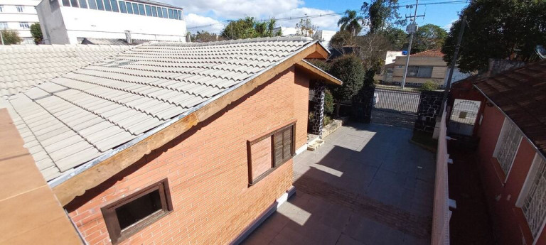 Imagem Casa com 5 Quartos à Venda, em Rebouças - Curitiba Imagem Casa com 5 Quartos à Venda, em Rebouças - Curitiba