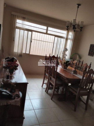 Imagem Casa com 4 Quartos à Venda, 1.806 m² em Mercês - Uberaba Imagem Casa com 4 Quartos à Venda, 1.806 m² em Mercês - Uberaba