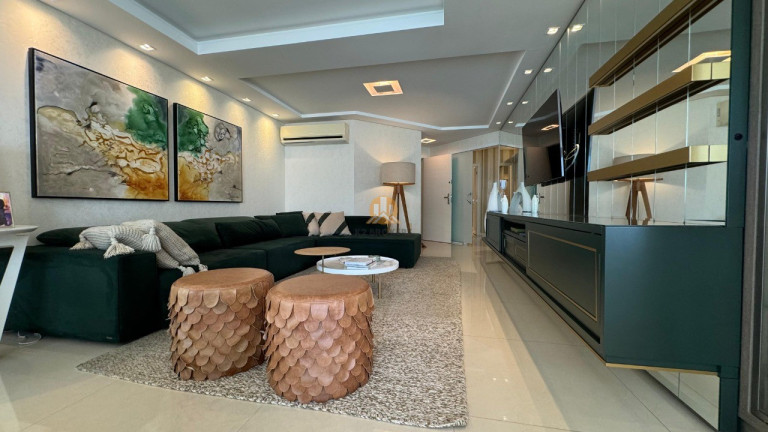 Imagem Imóvel com 3 Quartos à Venda, 146 m² em Centro - Balneário Camboriú Imagem Imóvel com 3 Quartos à Venda, 146 m² em Centro - Balneário Camboriú
