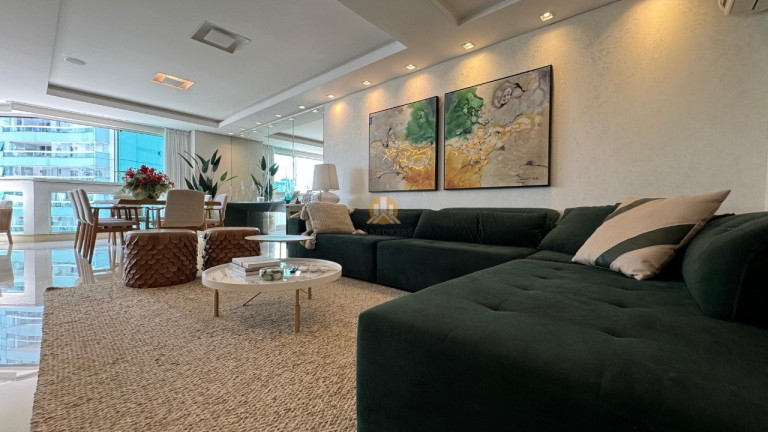 Imagem Imóvel com 3 Quartos à Venda, 146 m² em Centro - Balneário Camboriú Imagem Imóvel com 3 Quartos à Venda, 146 m² em Centro - Balneário Camboriú