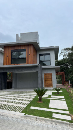 Imagem Casa com 3 Quartos à Venda, 258 m² em Taquaras - Balneário Camboriú Imagem Casa com 3 Quartos à Venda, 258 m² em Taquaras - Balneário Camboriú