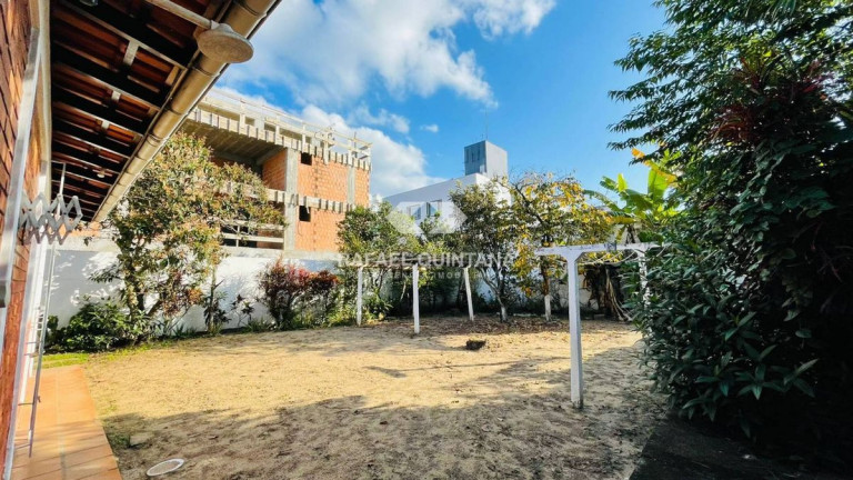 Imagem Casa com 3 Quartos à Venda, 127 m² em Canasvieiras - Florianópolis Imagem Casa com 3 Quartos à Venda, 127 m² em Canasvieiras - Florianópolis