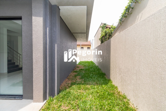 Imagem Sobrado com 3 Quartos à Venda, 110 m² em Uberaba - Curitiba