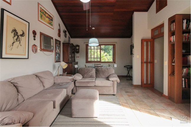 Imagem Casa com 4 Quartos à Venda, em Santa Tereza - Porto Alegre Imagem Casa com 4 Quartos à Venda, em Santa Tereza - Porto Alegre