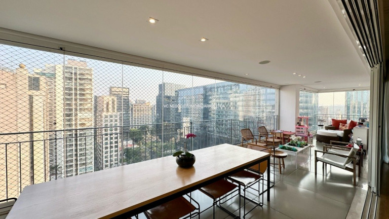 Imagem Apartamento com 3 Quartos à Venda, 223 m² em Itaim Bibi - São Paulo