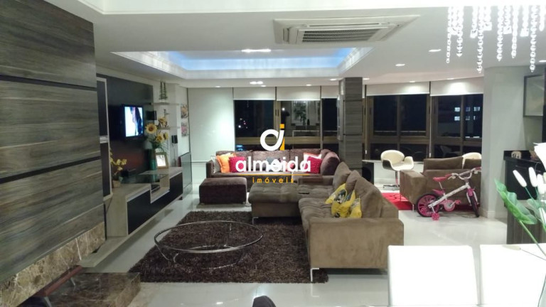 Apartamento com 3 Quartos à Venda, 187 m² em Nossa Senhora Medianeira - Santa Maria